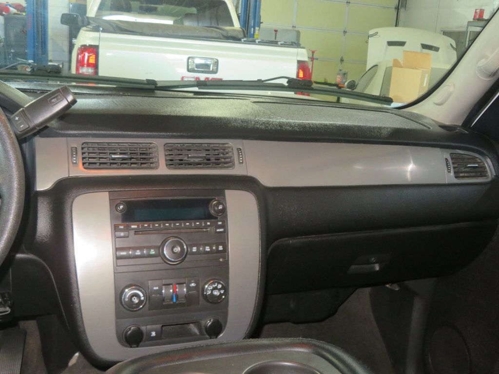 2008 Chevrolet Suburban 4X4 EXTRA CLEAN 2500 CHEVY SUBURBAN 4X4 LOW MILES THIRD ROW SEAT - 23068566 - 34