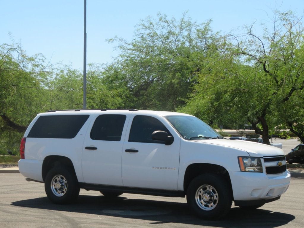 2008 Chevrolet Suburban 4X4 EXTRA CLEAN 2500 CHEVY SUBURBAN 4X4 LOW MILES THIRD ROW SEAT - 23068566 - 3