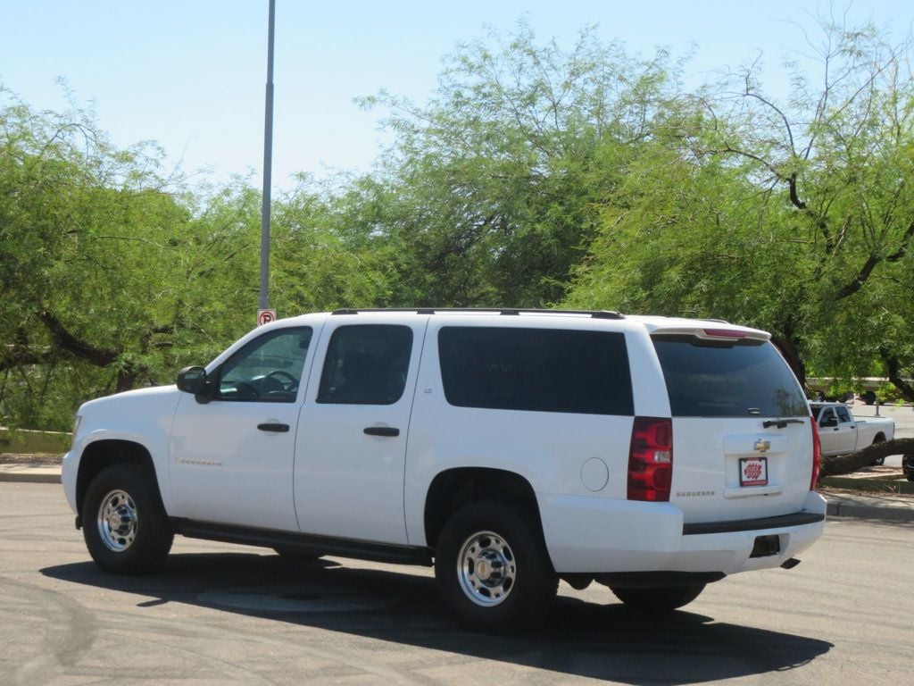 2008 Chevrolet Suburban 4X4 EXTRA CLEAN 2500 CHEVY SUBURBAN 4X4 LOW MILES THIRD ROW SEAT - 23068566 - 4
