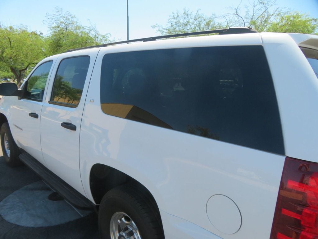 2008 Chevrolet Suburban 4X4 EXTRA CLEAN 2500 CHEVY SUBURBAN 4X4 LOW MILES THIRD ROW SEAT - 23068566 - 6