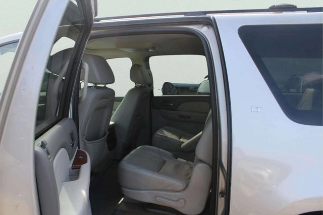 2008 Chevrolet Suburban LT 4x4 4dr SUV - 23014133 - 6