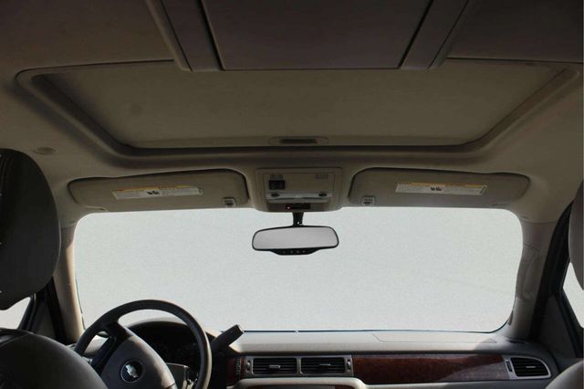 2008 Chevrolet Suburban LT 4x4 4dr SUV - 23014133 - 8