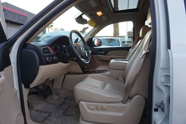 2008 Chevrolet Tahoe LTZ, 4X4, MOON ROOF, LEATHER, NAVIGATION, BOSE PREMIUM SOUND - 22941164 - 16
