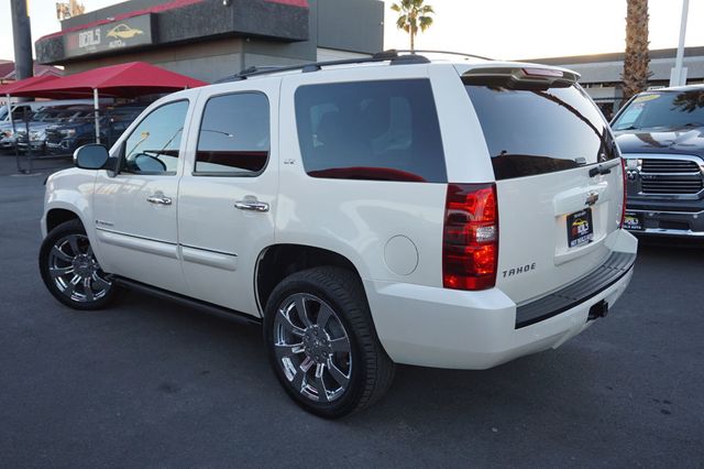 2008 Chevrolet Tahoe LTZ, 4X4, MOON ROOF, LEATHER, NAVIGATION, BOSE PREMIUM SOUND - 22941164 - 3