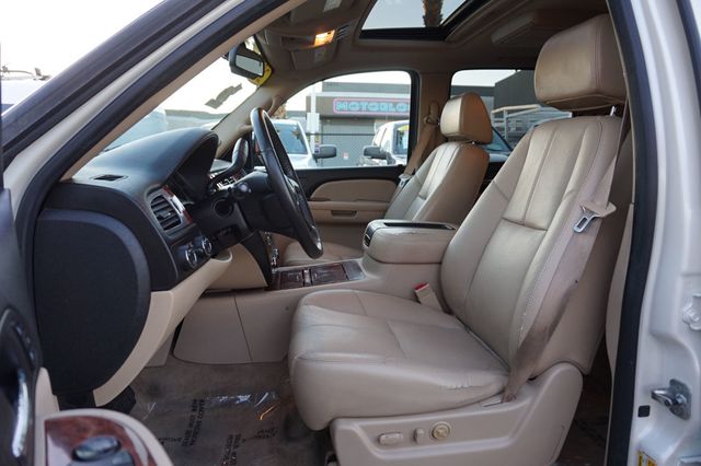 2008 Chevrolet Tahoe LTZ,4X4,THIRD ROW SEATS,MOON ROOF,NAVIGATION, BOSE PREMIUM SOUND - 22941164 - 17