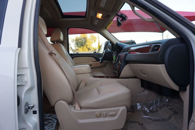 2008 Chevrolet Tahoe LTZ,4X4,THIRD ROW SEATS,MOON ROOF,NAVIGATION, BOSE PREMIUM SOUND - 22941164 - 20