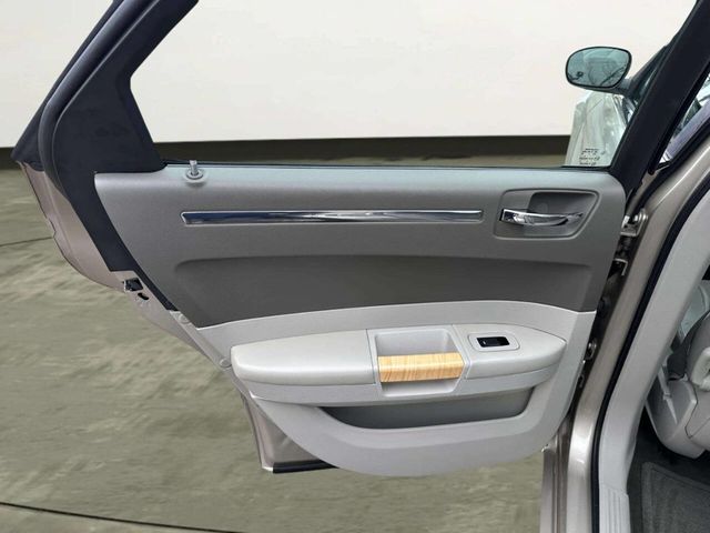 2008 Chrysler 300 4dr Sedan 300 Limited RWD - 22968929 - 11