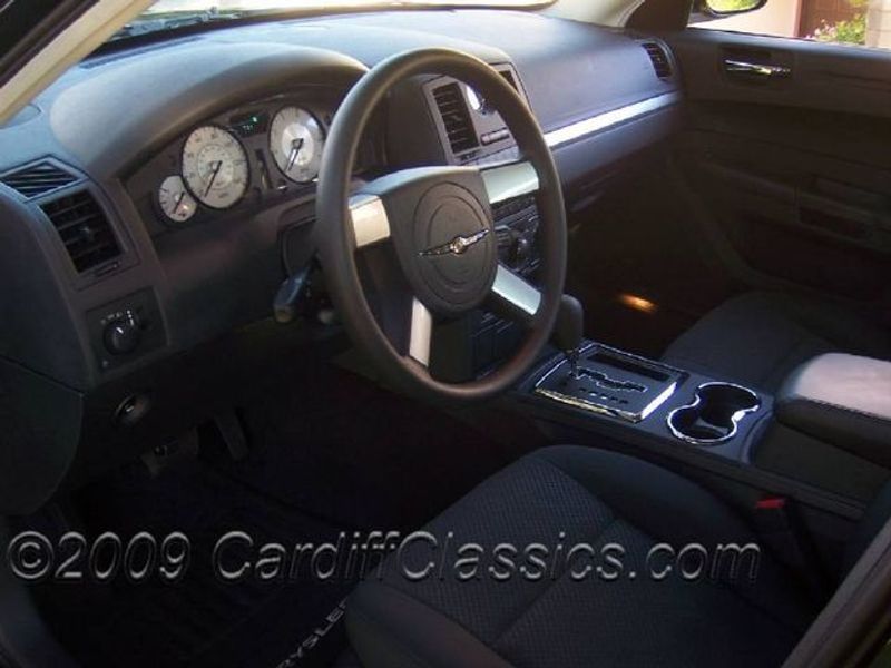 2008 Chrysler 300 LX - 3751592 - 1