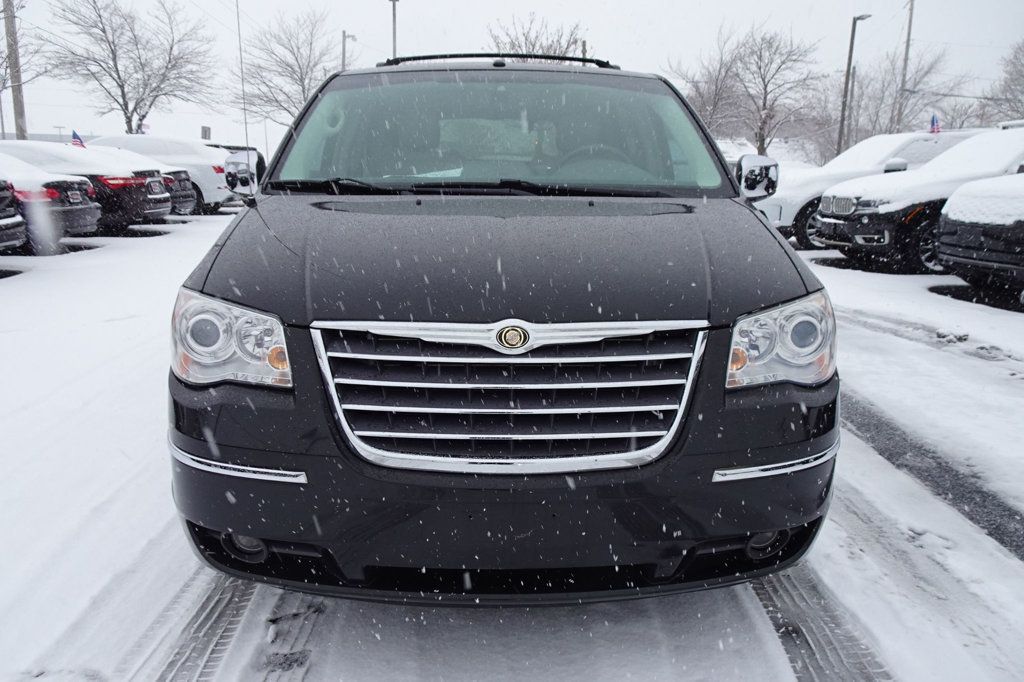 2008 Chrysler Town & Country Limited photo 3
