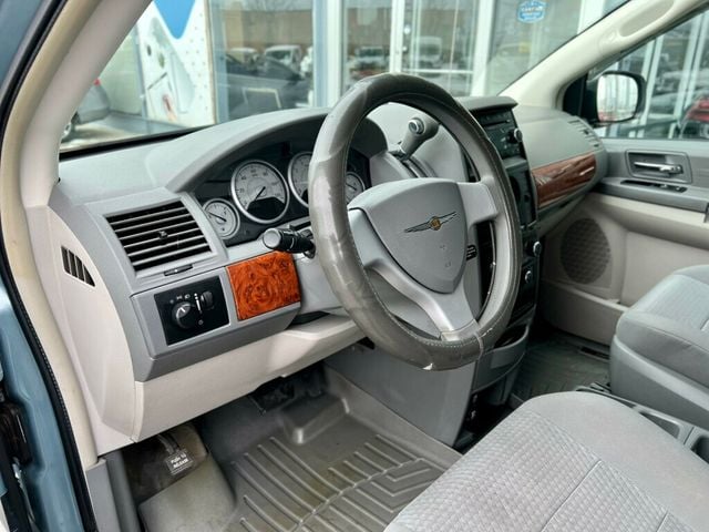 2008 Chrysler Town & Country 4dr Wagon LX - 22973709 - 11