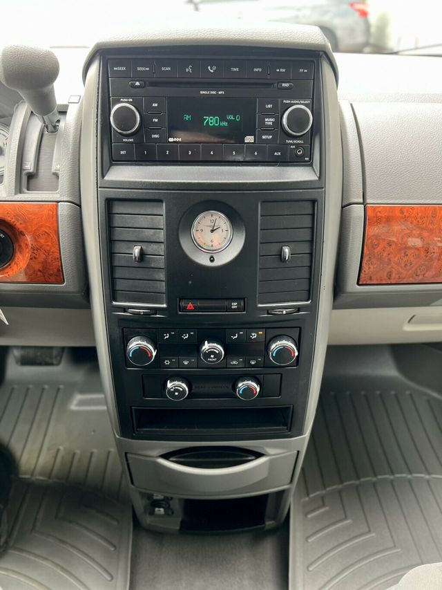 2008 Chrysler Town & Country 4dr Wagon LX - 22973709 - 19