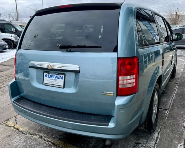 2008 Chrysler Town & Country 4dr Wagon LX - 22973709 - 27