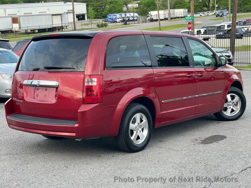 2008 Dodge Grand Caravan SXT photo 2