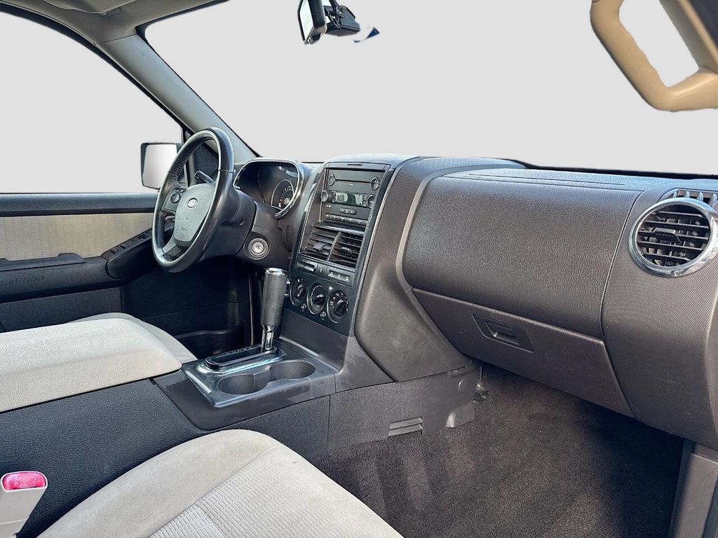 2008 Ford Explorer 4WD 4dr V6 XLT - 22956380 - 17