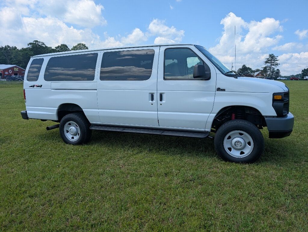2008 Ford E-350 photo 11