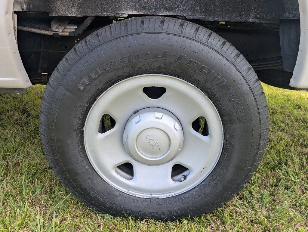 2008 Ford E-350 photo 18