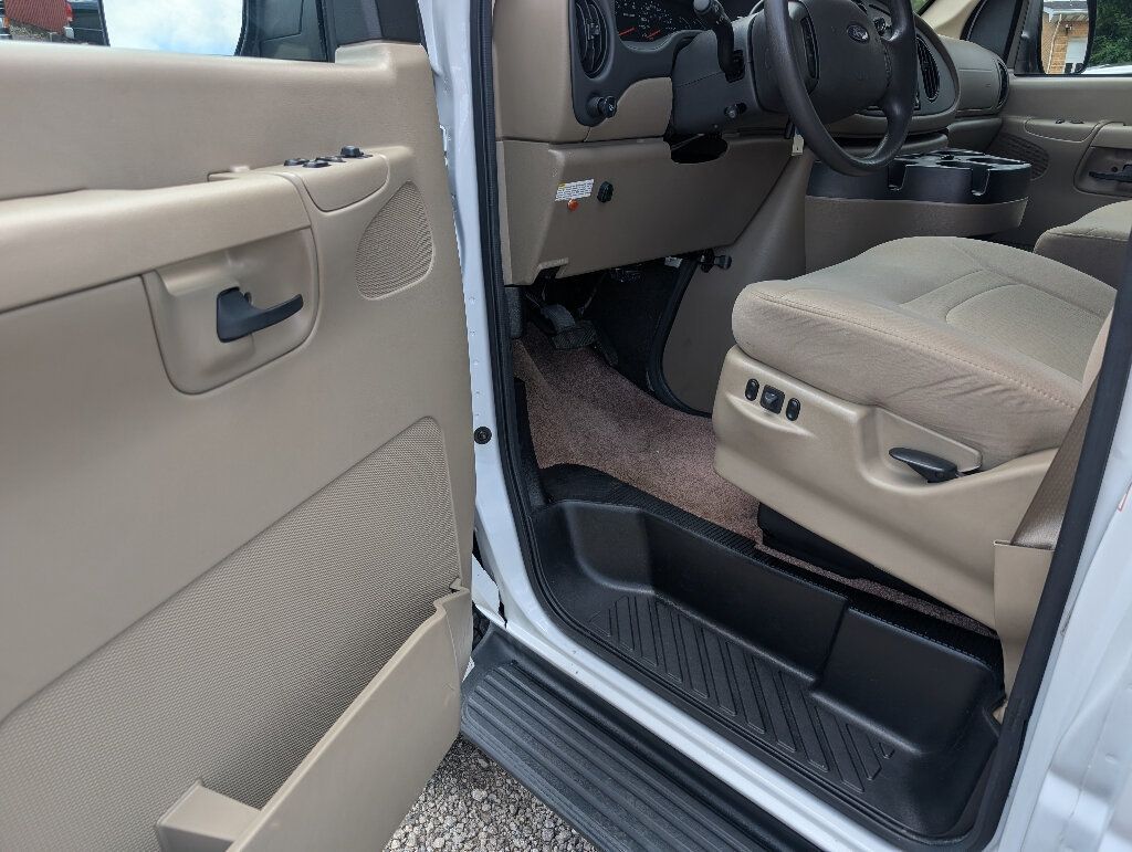 2008 Ford E-350 photo 19