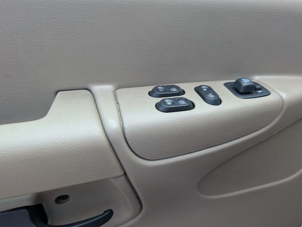 2008 Ford E-350 photo 22