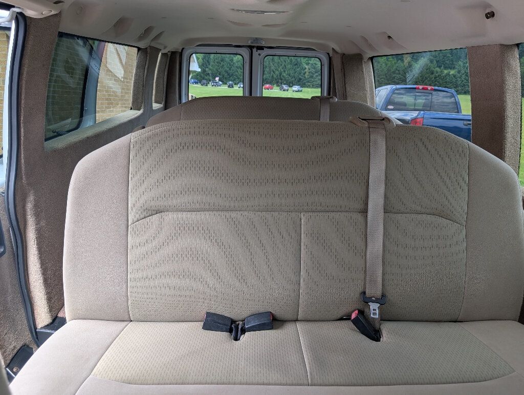 2008 Ford E-350 photo 29