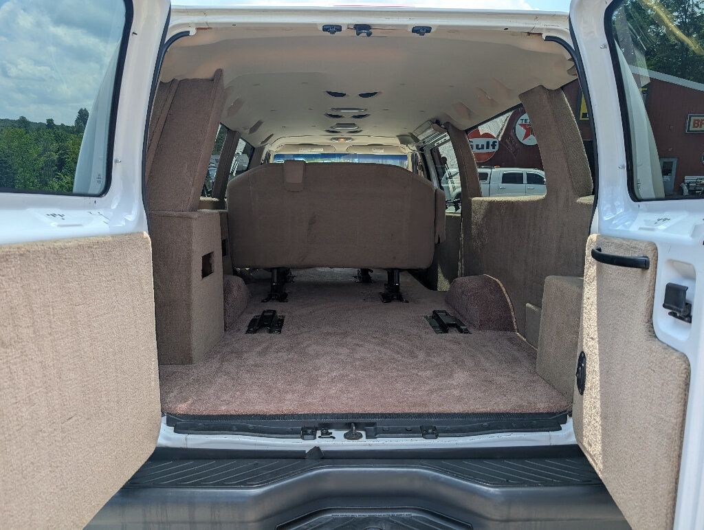 2008 Ford E-350 photo 31