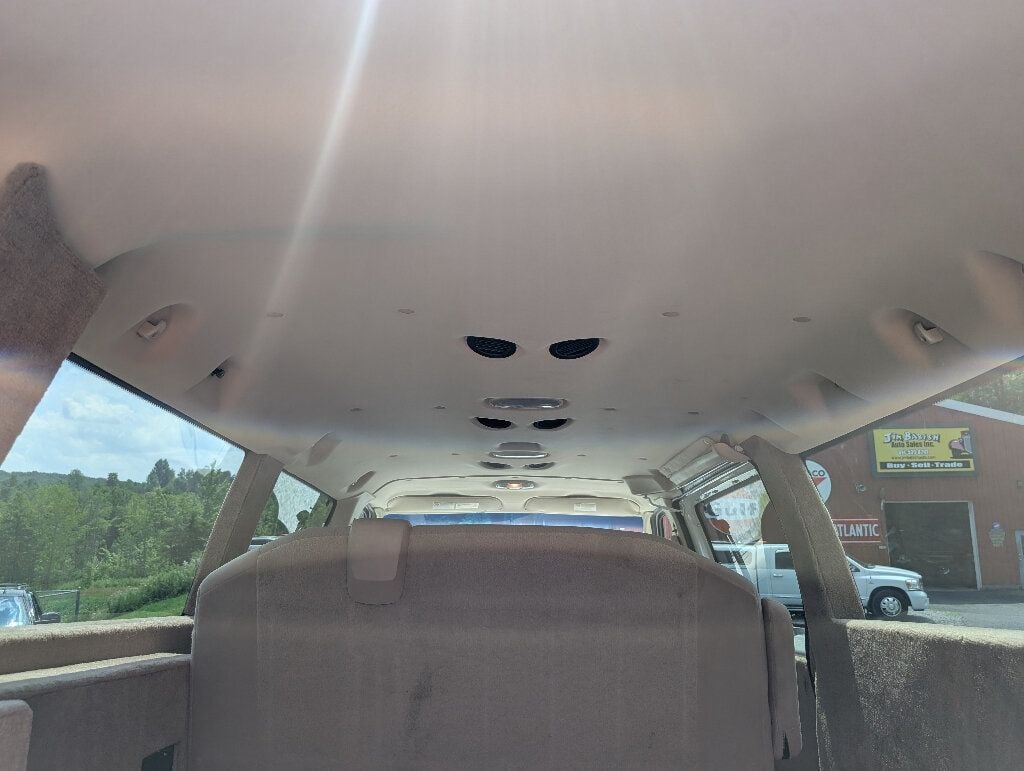 2008 Ford E-350 photo 33