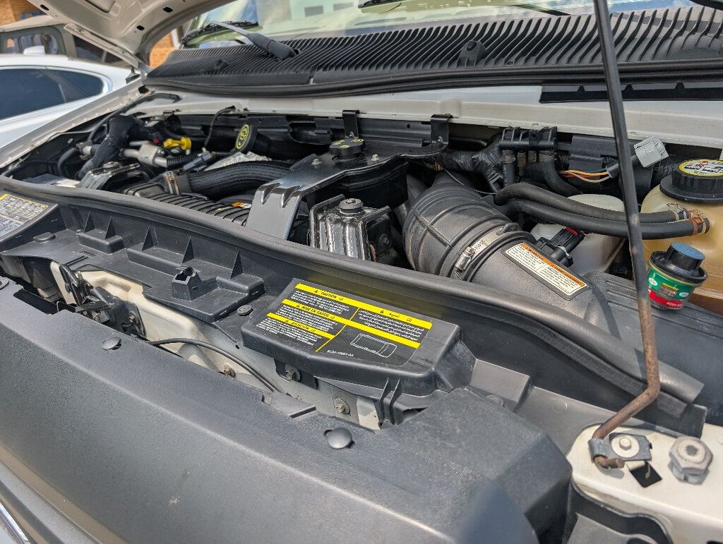 2008 Ford E-350 photo 37