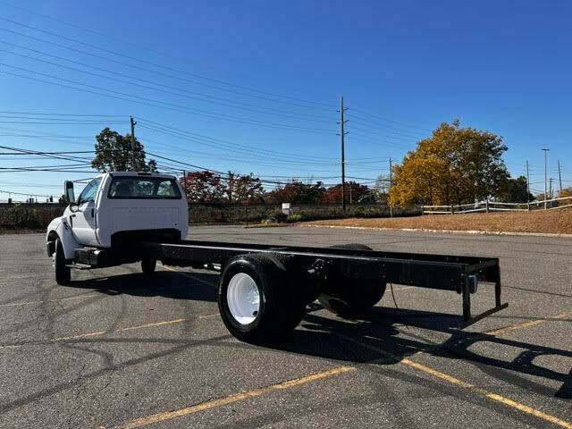 2008 Ford F750 CAB N CHASSIS 22.5 FOOT RAILS LOW MILES SEVERAL IN STOCK - 22582423 - 4