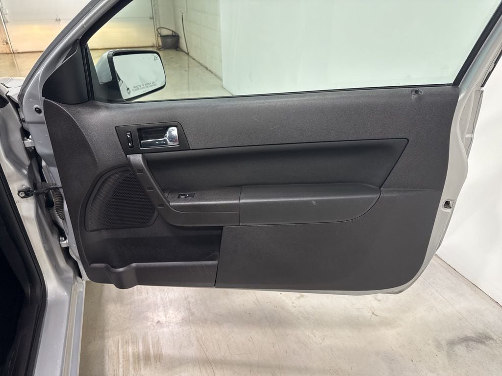 2008 Ford Focus 2dr Coupe SES - 22979432 - 32