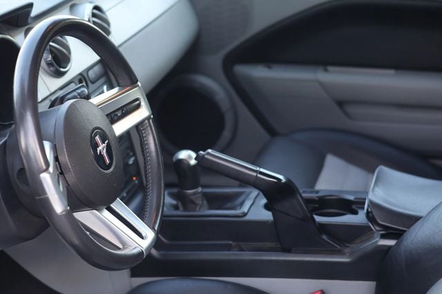 2008 Ford Mustang MANUAL TRANS, NO ACCIDENTS, CONVERTIBLE, LEATHER, SPOILER!!! - 22840780 - 12