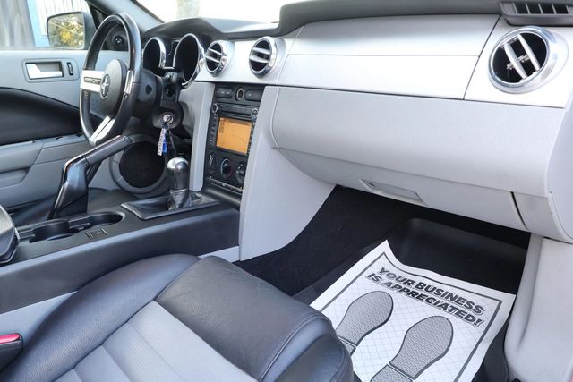 2008 Ford Mustang MANUAL TRANS, NO ACCIDENTS, CONVERTIBLE, LEATHER, SPOILER!!! - 22840780 - 29