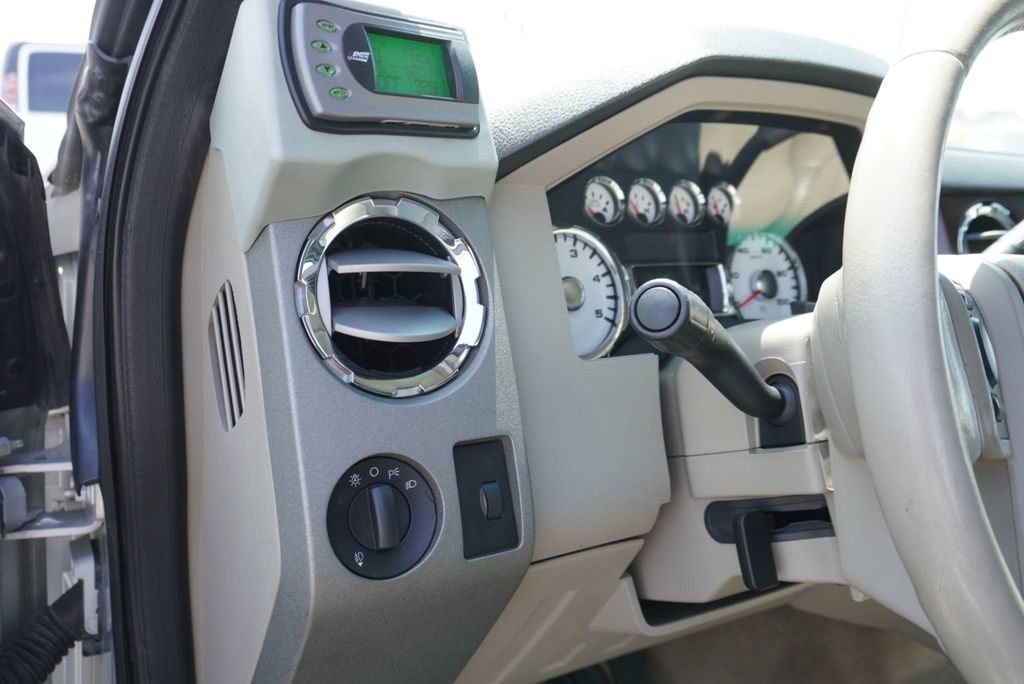 2008 Ford Super Duty F-350 SRW LARIAT - 23053830 - 25