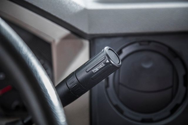 2008 Ford Super Duty F-450 DRW Cab-Chassis 4WD Crew Cab 200" WB 84" CA XL - 15194253 - 24