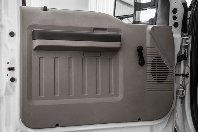 2008 Ford Super Duty F-450 DRW Cab-Chassis 4WD Crew Cab 200" WB 84" CA XL - 15194253 - 29