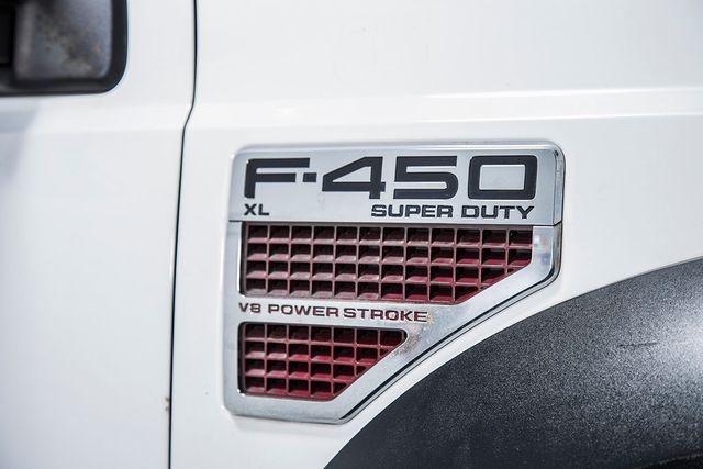 2008 Ford Super Duty F-450 DRW Cab-Chassis XL - 15403530 - 9