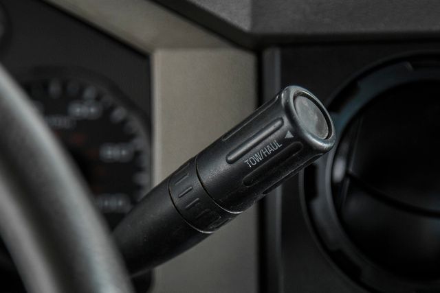 2008 Ford Super Duty F-450 DRW Cab-Chassis XL - 15403530 - 28