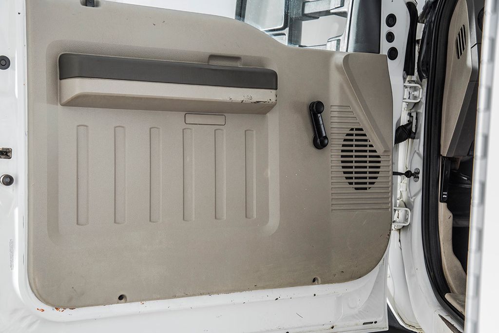 2008 Ford Super Duty F-450 DRW Cab-Chassis XL - 15403530 - 32