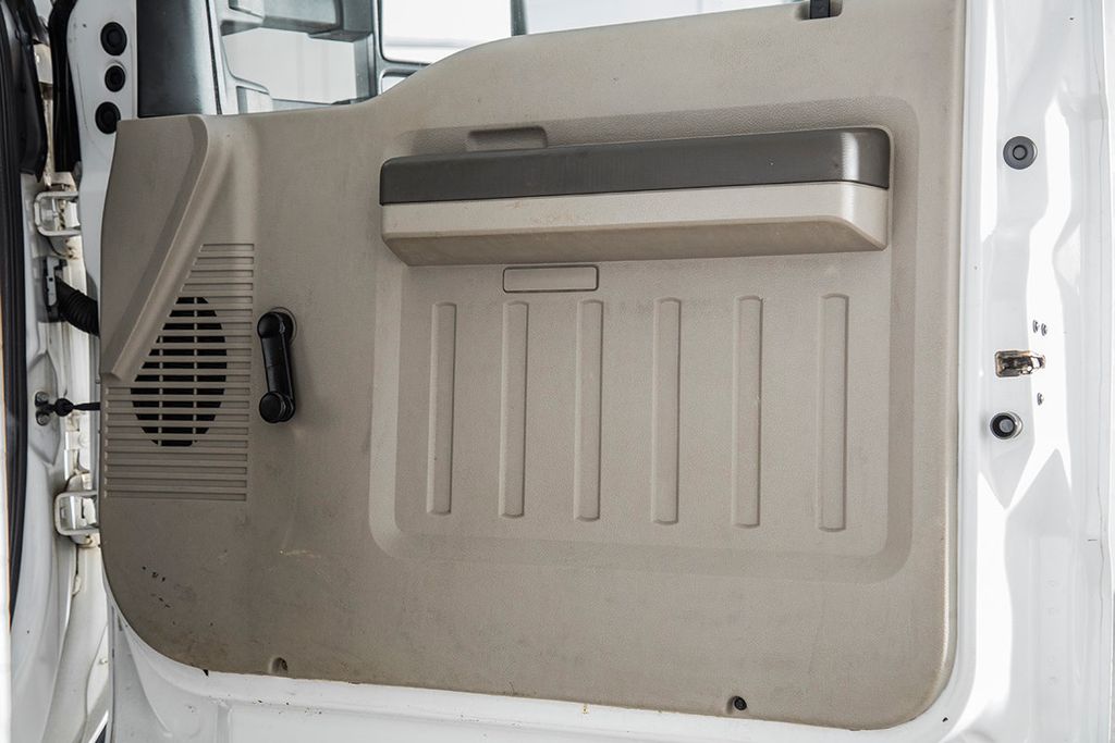 2008 Ford Super Duty F-450 DRW Cab-Chassis XL - 15403530 - 33