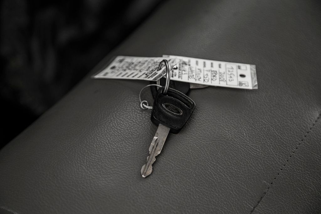 2008 Ford Super Duty F-450 DRW Cab-Chassis XL - 15403530 - 35