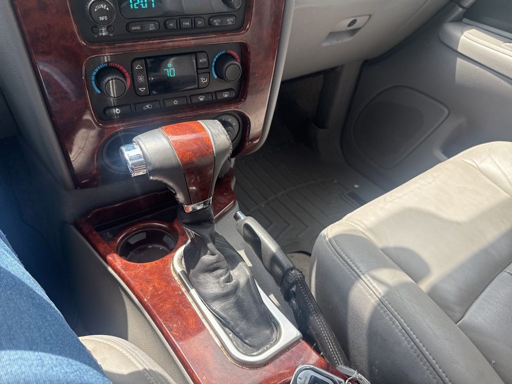 2008 GMC Envoy 2WD 4dr Denali - 23031661 - 16