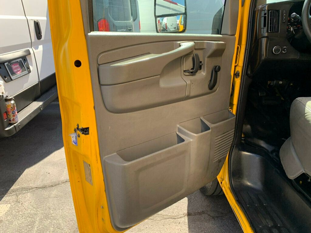 2008 GMC Savana Cutaway 177" WB C7N DRW Mechanic/tire pressure 1-OWNER LOW MILES!! - 22994390 - 56