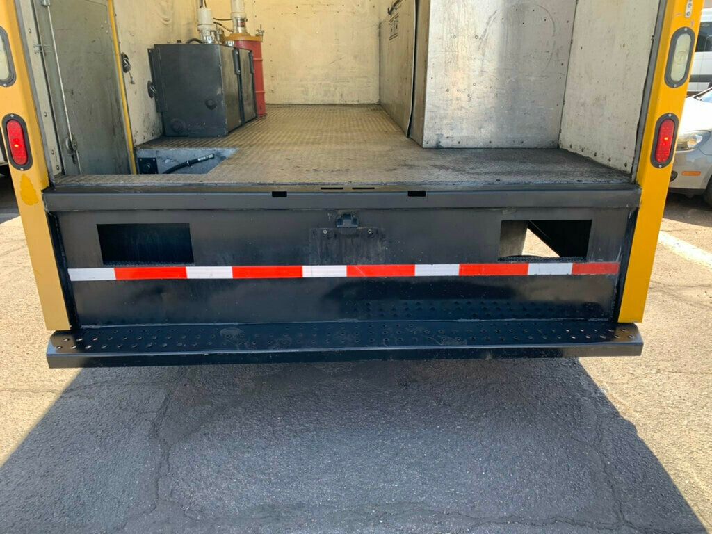 2008 GMC Savana Cutaway 177" WB C7N DRW Mechanic/tire pressure 1-OWNER LOW MILES!! - 22994390 - 5