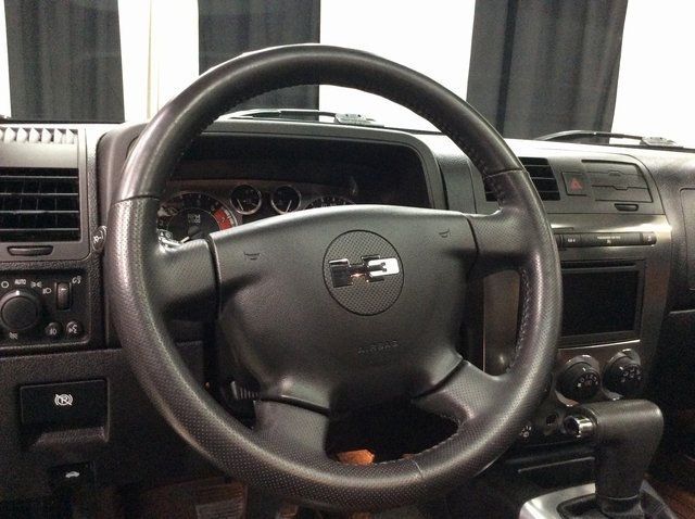 2008 Hummer H3 1/2 Ton photo 10