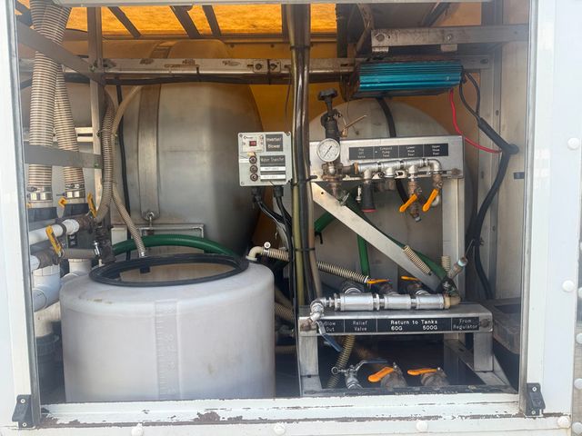 2008 International 4300 Enclosed Sprayer Truck  - 23009129 - 4