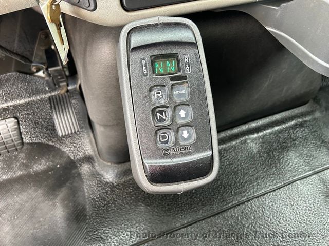 2008 International 4300 LONG BOX JUST 56k MILES! LIFT GATE! NON CDL AIR BRAKES! UNDER 26k GVW! BOX TRUCK - 22858775 - 14