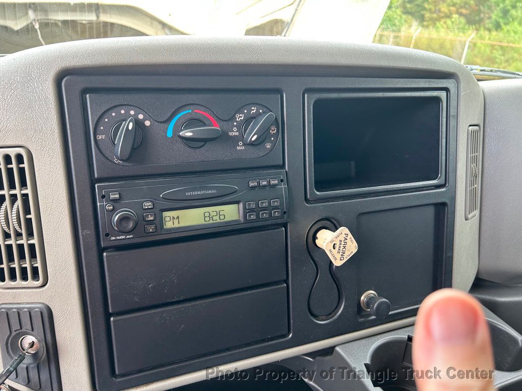 2008 International 4300 LONG BOX JUST 56k MILES! LIFT GATE! NON CDL AIR BRAKES! UNDER 26k GVW! BOX TRUCK - 22858775 - 15
