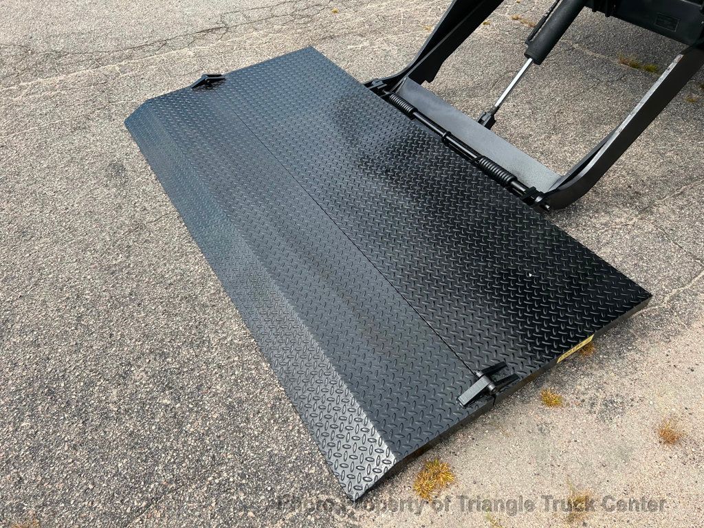 2008 International 4300 LONG BOX JUST 56k MILES! LIFT GATE! NON CDL AIR BRAKES! UNDER 26k GVW! BOX TRUCK - 22858775 - 38