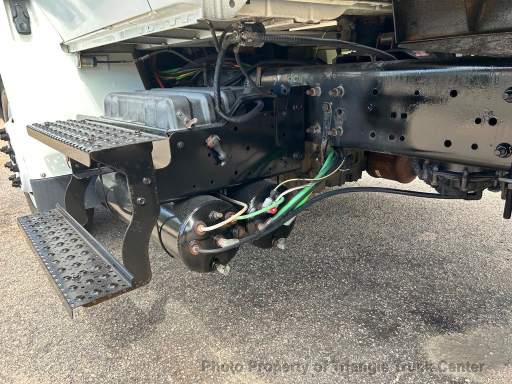 2008 International 4300 LONG BOX JUST 56k MILES! LIFT GATE! NON CDL AIR BRAKES! UNDER 26k GVW! BOX TRUCK - 22858775 - 41