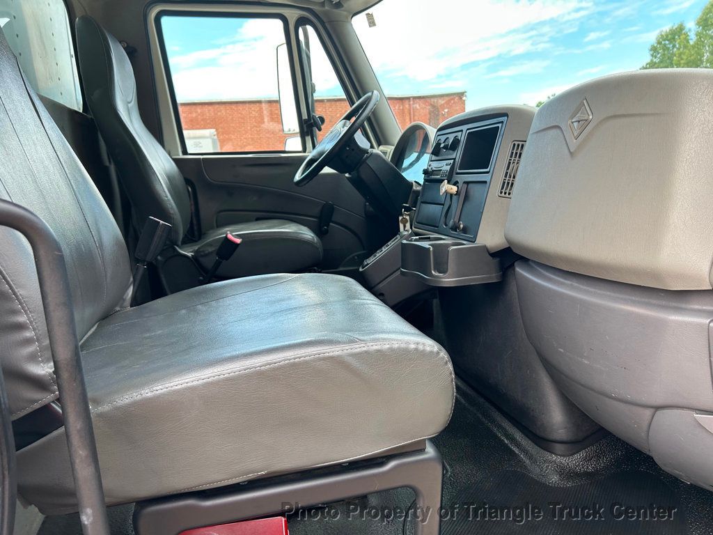 2008 International 4300 LONG BOX JUST 56k MILES! LIFT GATE! NON CDL AIR BRAKES! UNDER 26k GVW! BOX TRUCK - 22858775 - 78