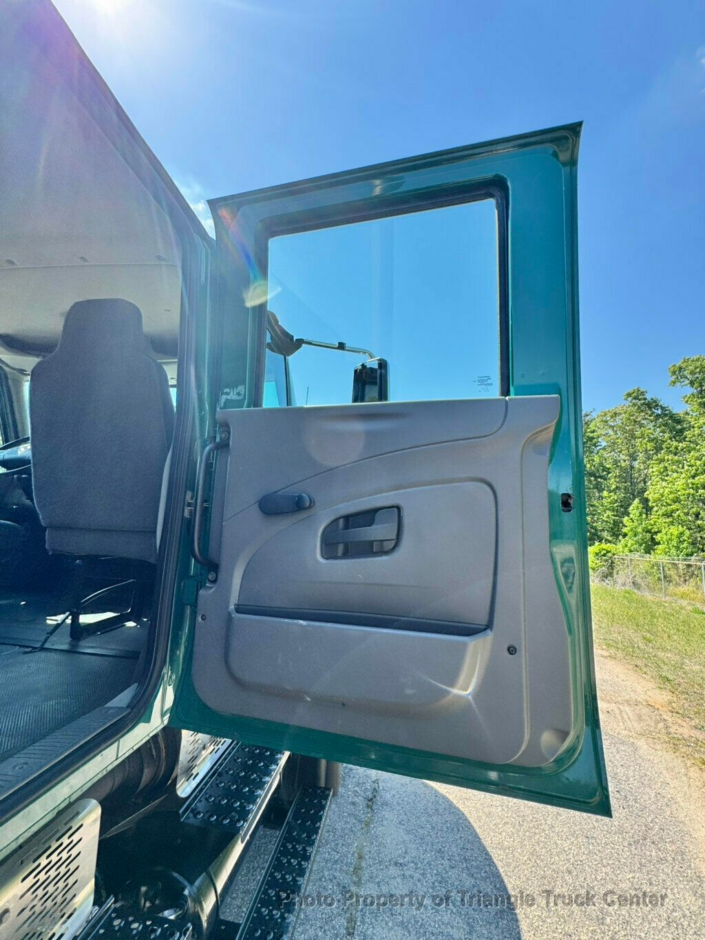 2008 International 7300 AWD JUST 69k MILES! FOUR WHEEL DRIVE! NON CDL UNDER 26k GVW! DT466 NO DEF FLUID! - 23002302 - 27
