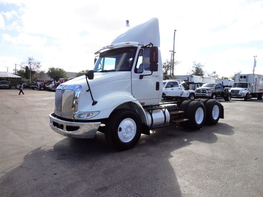 2008 International 8600 TANDEM AXLE DAY CAB TRACTOR - 18603742 - 0